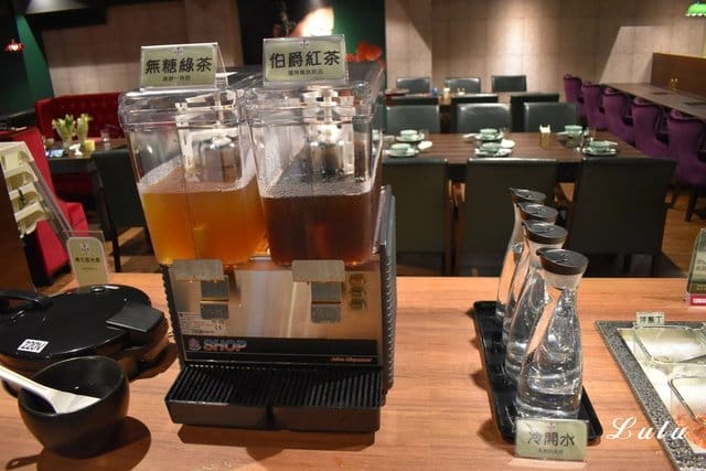 基隆廟口夜市火鍋。海棠春食膳鍋物。基隆仁愛五路上。提供頂級肉品的精緻個人鍋。食材新鮮嚴選。溫順易入喉的麻辣鍋「溫麻辣」湯底及慢火長燉「老火湯」湯底。帶你回到1840年代大上海的時尚華洋用餐氛圍