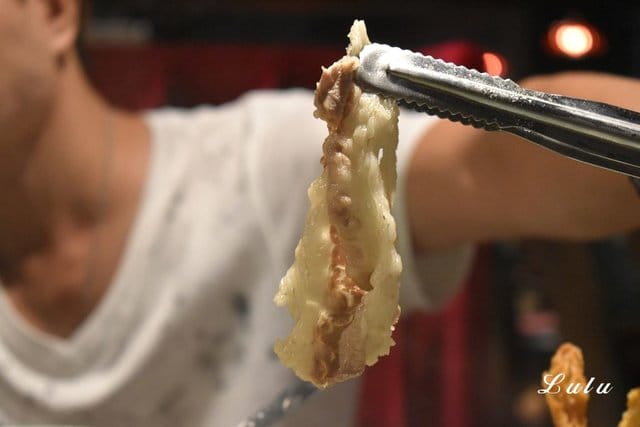 基隆廟口夜市火鍋。海棠春食膳鍋物。基隆仁愛五路上。提供頂級肉品的精緻個人鍋。食材新鮮嚴選。溫順易入喉的麻辣鍋「溫麻辣」湯底及慢火長燉「老火湯」湯底。帶你回到1840年代大上海的時尚華洋用餐氛圍