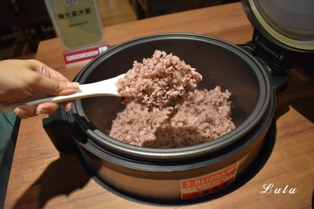 基隆廟口夜市火鍋。海棠春食膳鍋物。基隆仁愛五路上。提供頂級肉品的精緻個人鍋。食材新鮮嚴選。溫順易入喉的麻辣鍋「溫麻辣」湯底及慢火長燉「老火湯」湯底。帶你回到1840年代大上海的時尚華洋用餐氛圍