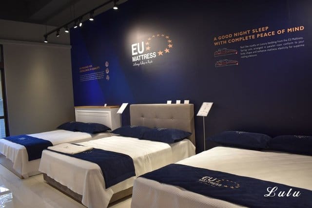 土城床墊寢具推薦。歐盟晶典睡眠館。凡到店參觀即贈精美抱枕一顆。年終慶，床墊折扣超優惠。結合各國進口品牌床墊＆台灣MIT床墊。價格優惠又實在。優質寢具特惠中。結合不同睡感於一張床，半夜起床也不打擾枕邊人