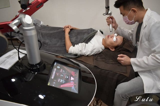 媄婧美學診所。專業醫師諮詢＆操作。價格合理。PICOCARE 皮秒雷射。 除斑、毛孔問題、細紋，促進膠原蛋白增生。一週後的肌膚Q彈緊緻，跟老化的下垂型毛孔說Bye