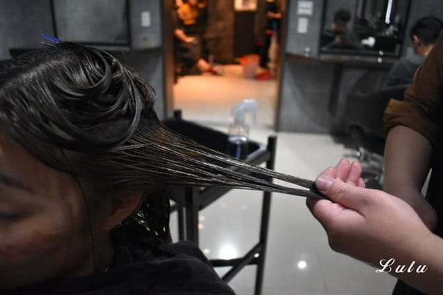 台中24小時髮廊。Virus Hair Salon-24H夜間髮廊 (剪理髮 染燙髮 髮型改造 美髮設計師)。超推2號設計師Amanda，親切可愛好相處，替你的秀髮著想
