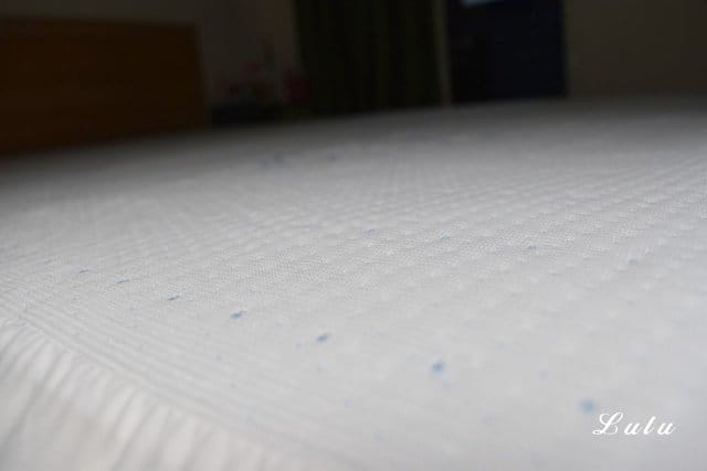 佶豐床墊保潔墊。台灣手作床墊推薦。表層吸水，底層防水，舒適柔軟又透氣。防水保潔墊/防蟎保潔墊/防水防蟎保潔墊