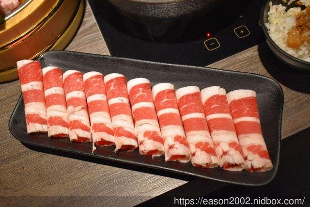 千荷田日式涮涮鍋（永安店）。菜單改版升級，肉肉增量88元起。全新3種湯底，增加個人鴛鴦鍋可獨享雙重美味！