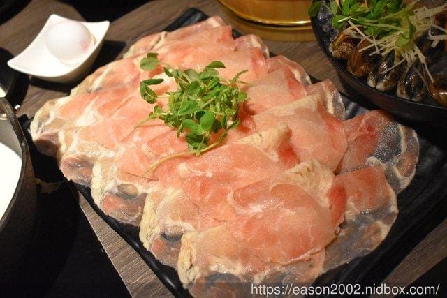 千荷田日式涮涮鍋（永安店）。菜單改版升級，肉肉增量88元起。全新3種湯底，增加個人鴛鴦鍋可獨享雙重美味！