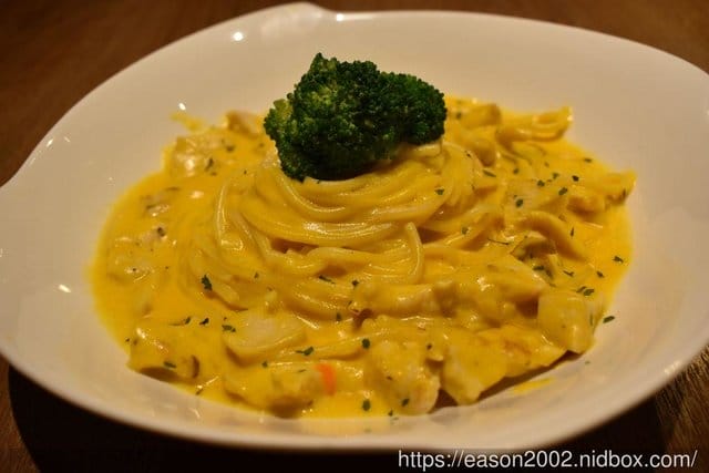 新莊美食天地。Jc 食尚廣場。樂義屋Love Eat House。義大利麵/手作pizza/燉飯。加料加價NT$49，升級套餐享飲料無限量暢飲