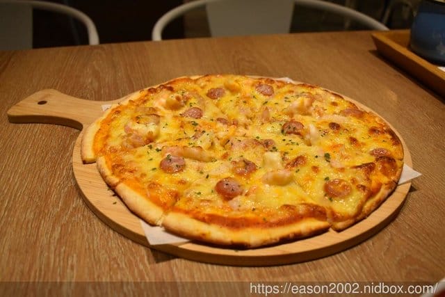 新莊美食天地。Jc 食尚廣場。樂義屋Love Eat House。義大利麵/手作pizza/燉飯。加料加價NT$49，升級套餐享飲料無限量暢飲