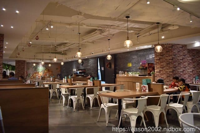 新莊美食天地。Jc 食尚廣場。樂義屋Love Eat House。義大利麵/手作pizza/燉飯。加料加價NT$49，升級套餐享飲料無限量暢飲