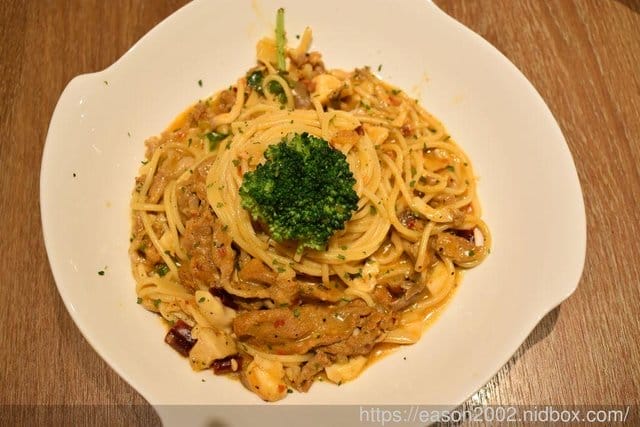 新莊美食天地。Jc 食尚廣場。樂義屋Love Eat House。義大利麵/手作pizza/燉飯。加料加價NT$49，升級套餐享飲料無限量暢飲