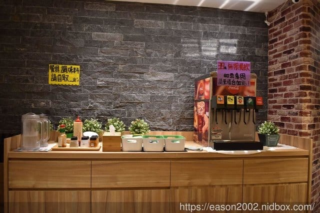 新莊美食天地。Jc 食尚廣場。樂義屋Love Eat House。義大利麵/手作pizza/燉飯。加料加價NT$49，升級套餐享飲料無限量暢飲
