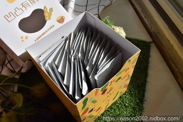 統耀｜你的口袋保健品 凹凸有肌大豆胜肽。大豆胜肽+11種蔬果萃取12種綜合維他命+日本孢子型乳酸菌+半乳寡糖。幫助消化，營養補充。加入喜愛飲品或是食物中，營養補給好輕鬆