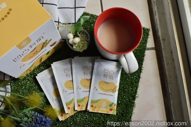 統耀｜你的口袋保健品 凹凸有肌大豆胜肽。大豆胜肽+11種蔬果萃取12種綜合維他命+日本孢子型乳酸菌+半乳寡糖。幫助消化，營養補充。加入喜愛飲品或是食物中，營養補給好輕鬆
