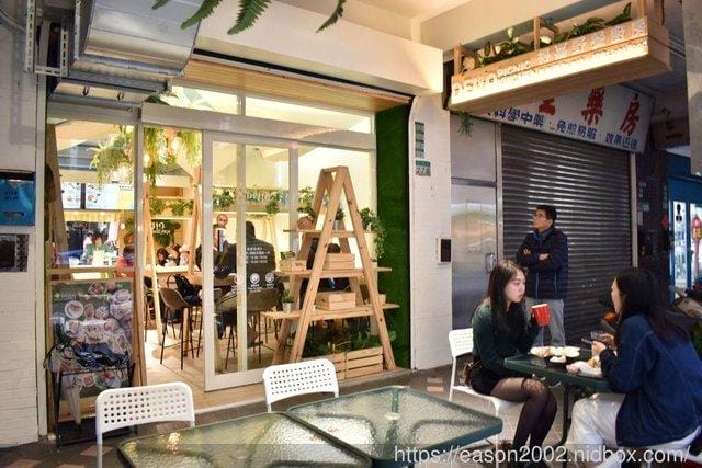 西門早午餐。Dejia得嘉野餐廚房。西門在地深耕20年的老店，重新改造，新食尚概念。食材新鮮嚴選，獨特手作沾醬，讓人回味無窮