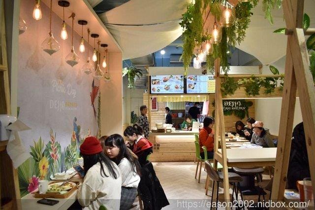 西門早午餐。Dejia得嘉野餐廚房。西門在地深耕20年的老店，重新改造，新食尚概念。食材新鮮嚴選，獨特手作沾醬，讓人回味無窮