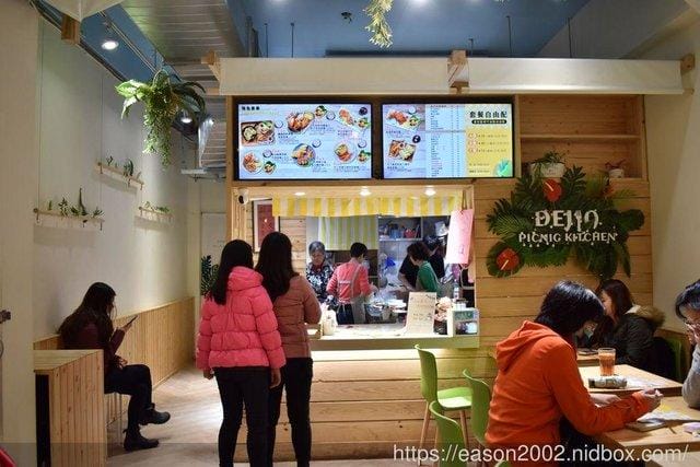 西門早午餐。Dejia得嘉野餐廚房。西門在地深耕20年的老店，重新改造，新食尚概念。食材新鮮嚴選，獨特手作沾醬，讓人回味無窮