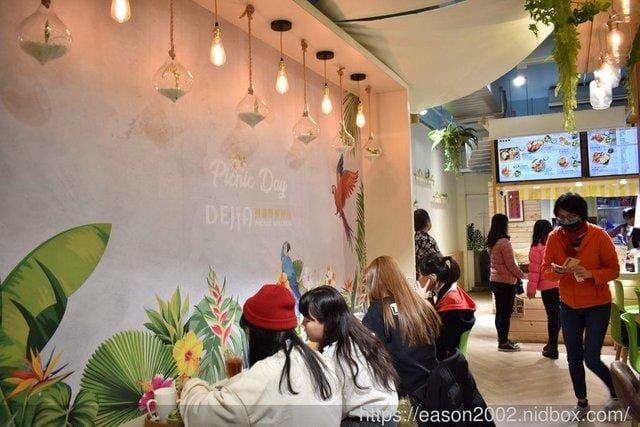西門早午餐。Dejia得嘉野餐廚房。西門在地深耕20年的老店，重新改造，新食尚概念。食材新鮮嚴選，獨特手作沾醬，讓人回味無窮