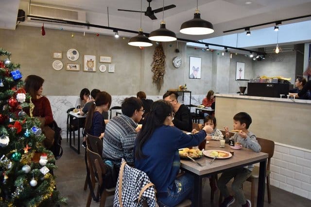 蘆洲早午餐。#丄青初食。享受文青風的悠閒早午餐時光。蔥鹽燒肉蛋餅/花生油條/法式金磚/黑糖牛奶/摩卡咖啡/山姆大叔豬事大吉