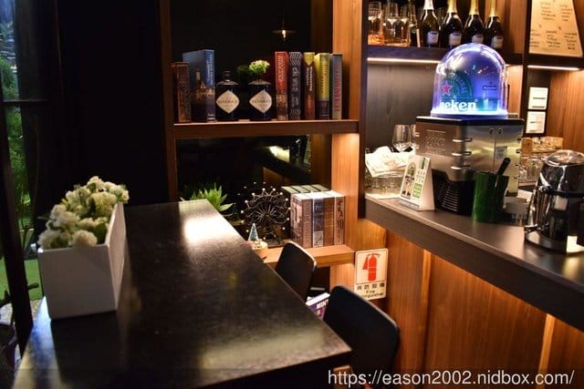 台中西區音樂酒吧。Wu La La。每週三、五、六，固定音樂活動。週末及小週末，放鬆心情的好地方