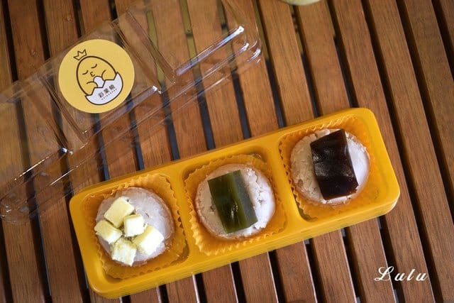 台中大里伴手禮。彩菓燒-台中大里店。彩繪雞蛋糕2.0升級版，豐富內餡夾心，各式不同口味，滿足你的味蕾。繽紛泡泡，彩色泡芙。漸層氣泡飲，水果風味，超沁涼