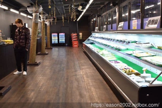 桃園海鮮百匯火烤兩吃吃到飽。文中海鮮百匯。澎湖產地直送。享受最新鮮的海陸雙饗