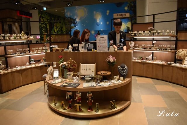 淡水新駐點。美麗新廣場 淡海館 。大小朋友的歡樂天堂。逛街、吃飯、玩耍、看電影，一次搞定。小小孩放電的好地方，眾多的親子餐廳可選擇