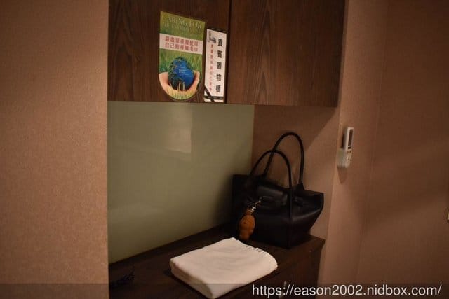 詩嫚特國際美容集團（西華店）。「提升防癒舒療專案」-亮顏緊緻煥膚。利用精油香氛與按摩手法，達到身心靈放鬆的舒壓之旅