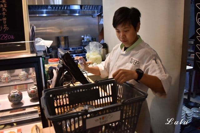 桃園火鍋推薦。土狗樂市桃園內壢家樂福店。活體現撈海鮮，現撈現稱重計價，吃出原味鮮甜。鍋物食材自己挑選，吃多少拿多少