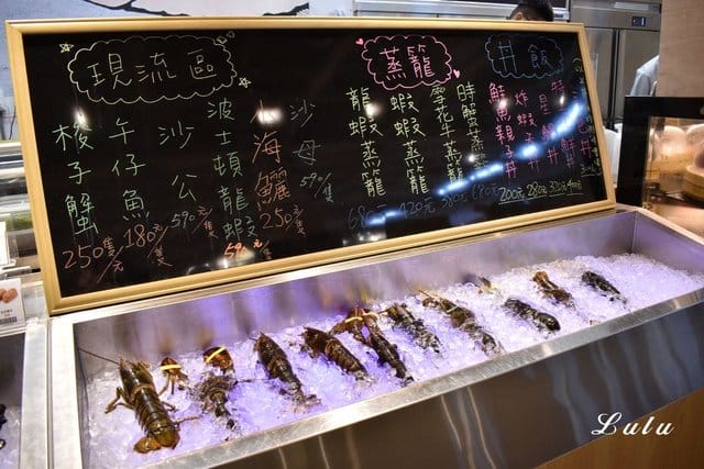 桃園火鍋推薦。土狗樂市桃園內壢家樂福店。活體現撈海鮮，現撈現稱重計價，吃出原味鮮甜。鍋物食材自己挑選，吃多少拿多少