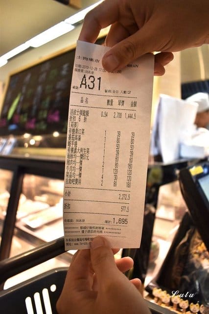 桃園火鍋推薦。土狗樂市桃園內壢家樂福店。活體現撈海鮮，現撈現稱重計價，吃出原味鮮甜。鍋物食材自己挑選，吃多少拿多少