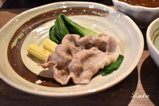 桃園火鍋推薦。土狗樂市桃園內壢家樂福店。活體現撈海鮮，現撈現稱重計價，吃出原味鮮甜。鍋物食材自己挑選，吃多少拿多少