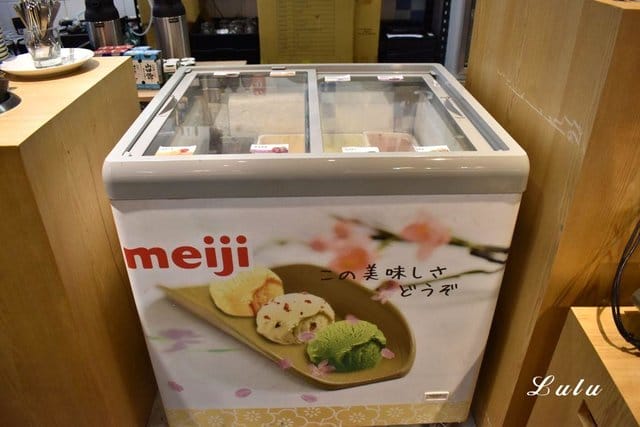 桃園火鍋推薦。土狗樂市桃園內壢家樂福店。活體現撈海鮮，現撈現稱重計價，吃出原味鮮甜。鍋物食材自己挑選，吃多少拿多少