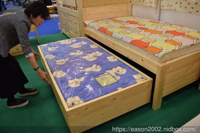 2020年台北世貿家具展。乾梧傢俱。源自於北歐雲杉木的實木傢俱，空氣中散發天然的原木香氣，提升生活品質。承重300KG，從兒童時期使用到成人的耐用傢俱