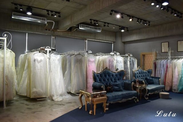 台中婚紗禮服推薦。J.S Wedding 傑斯婚紗攝影美學。全台NO.1水中婚紗。近千款禮服選擇，滿足各種身形的新娘。網路評價第一名婚紗工作室