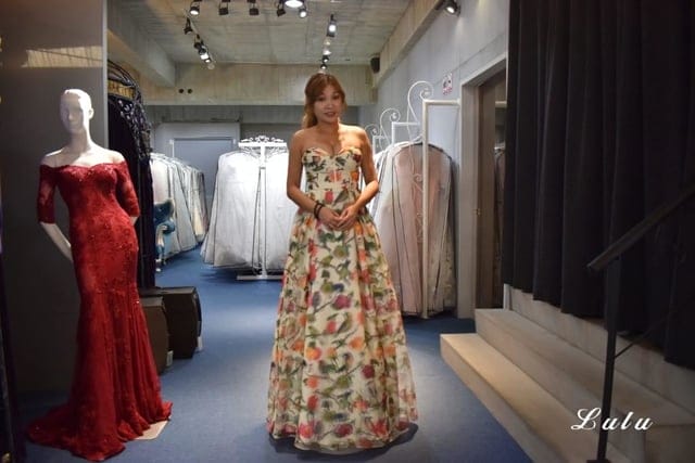 台中婚紗禮服推薦。J.S Wedding 傑斯婚紗攝影美學。全台NO.1水中婚紗。近千款禮服選擇，滿足各種身形的新娘。網路評價第一名婚紗工作室