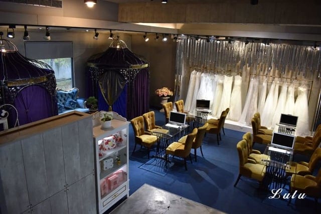 台中婚紗禮服推薦。J.S Wedding 傑斯婚紗攝影美學。全台NO.1水中婚紗。近千款禮服選擇，滿足各種身形的新娘。網路評價第一名婚紗工作室