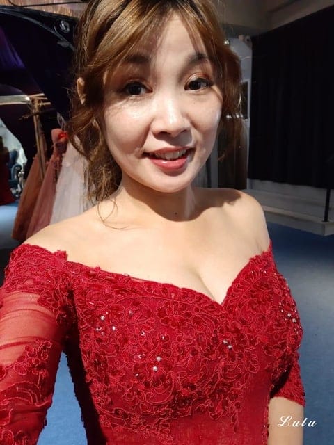 台中婚紗禮服推薦。J.S Wedding 傑斯婚紗攝影美學。全台NO.1水中婚紗。近千款禮服選擇，滿足各種身形的新娘。網路評價第一名婚紗工作室