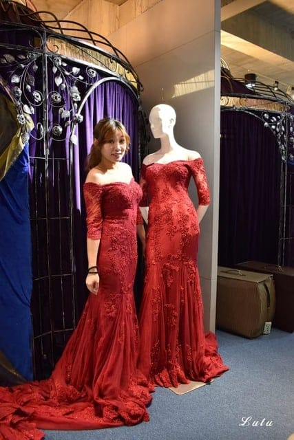 台中婚紗禮服推薦。J.S Wedding 傑斯婚紗攝影美學。全台NO.1水中婚紗。近千款禮服選擇，滿足各種身形的新娘。網路評價第一名婚紗工作室
