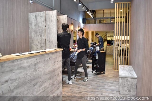 新店染髮推薦。Wor髮廊（七張店）。開幕新店，年前變髮超優惠。染後護髮，保養髮絲超持久。距離新店七張捷運站步行約2分鐘即可抵達
