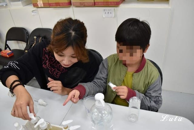 新竹免門票景點推薦。濟生Beauty健康文化館 新竹觀光工廠。自己動手DIY手作防蚊液。立體積木牆。探索人體構造的秘密