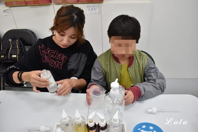 新竹免門票景點推薦。濟生Beauty健康文化館 新竹觀光工廠。自己動手DIY手作防蚊液。立體積木牆。探索人體構造的秘密