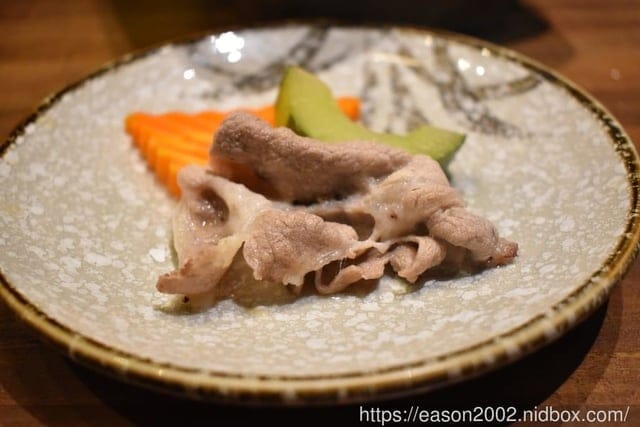 新莊海鮮火鍋推薦。瘋一鍋頂鮮鍋物。銷魂系的傳統美食-頂級A5和牛滷肉飯，不容錯過！瘋滿足肉+肉套餐，一次滿足你的味蕾感受
