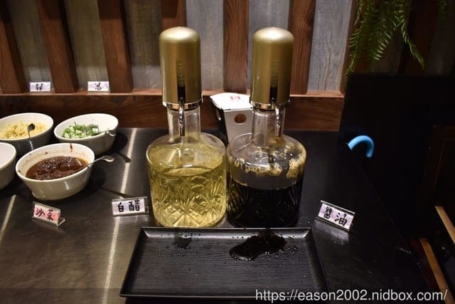 新莊海鮮火鍋推薦。瘋一鍋頂鮮鍋物。銷魂系的傳統美食-頂級A5和牛滷肉飯，不容錯過！瘋滿足肉+肉套餐，一次滿足你的味蕾感受