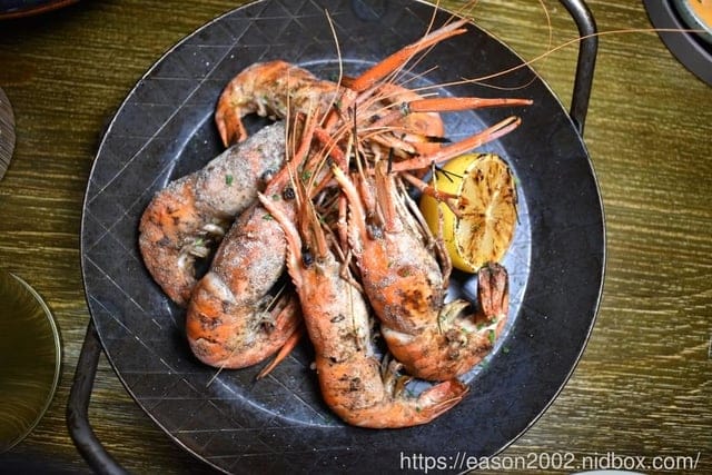 台北西門餐酒館推薦。拉圖爾精釀柴燒餐廳 LA TOUR CRAFT BEER & WOOD GRILL。以柴燒概念為主軸的精緻餐點。台灣自行釀造，原汁原味呈現的比利啤酒時酒