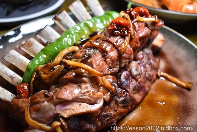 台北西門餐酒館推薦。拉圖爾精釀柴燒餐廳 LA TOUR CRAFT BEER & WOOD GRILL。以柴燒概念為主軸的精緻餐點。台灣自行釀造，原汁原味呈現的比利啤酒時酒