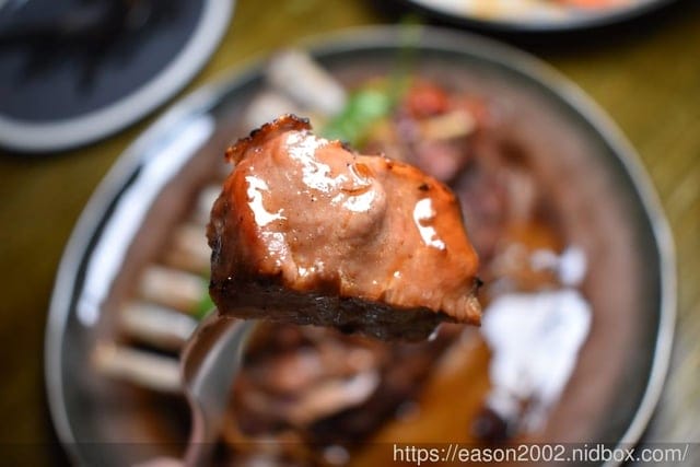 台北西門餐酒館推薦。拉圖爾精釀柴燒餐廳 LA TOUR CRAFT BEER & WOOD GRILL。以柴燒概念為主軸的精緻餐點。台灣自行釀造，原汁原味呈現的比利啤酒時酒
