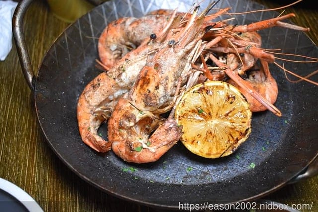 台北西門餐酒館推薦。拉圖爾精釀柴燒餐廳 LA TOUR CRAFT BEER & WOOD GRILL。以柴燒概念為主軸的精緻餐點。台灣自行釀造，原汁原味呈現的比利啤酒時酒