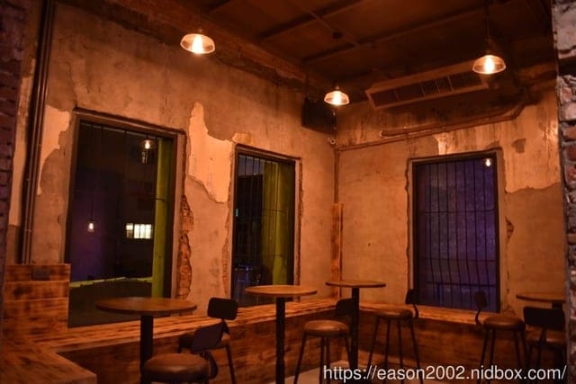 台北西門餐酒館推薦。拉圖爾精釀柴燒餐廳 LA TOUR CRAFT BEER & WOOD GRILL。以柴燒概念為主軸的精緻餐點。台灣自行釀造，原汁原味呈現的比利啤酒時酒