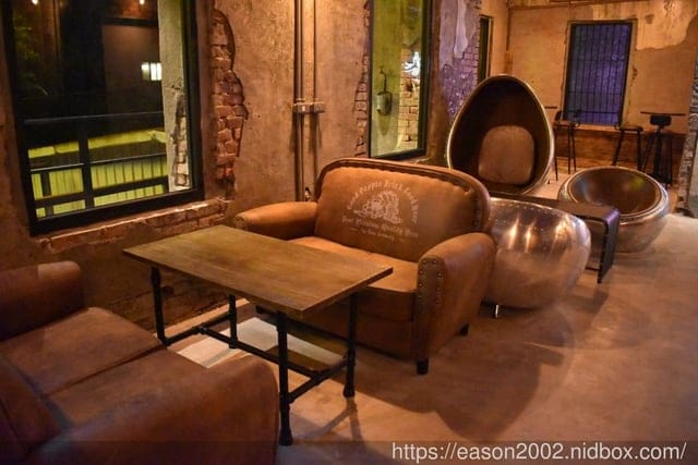 台北西門餐酒館推薦。拉圖爾精釀柴燒餐廳 LA TOUR CRAFT BEER & WOOD GRILL。以柴燒概念為主軸的精緻餐點。台灣自行釀造，原汁原味呈現的比利啤酒時酒