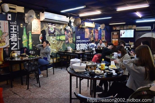 信義安和海鮮熱炒烤物。噗嚨哄海鮮熱炒。運用創意巧思將食材口味變得豐富有層次，誰說熱炒店怎麼點都是那幾道菜？