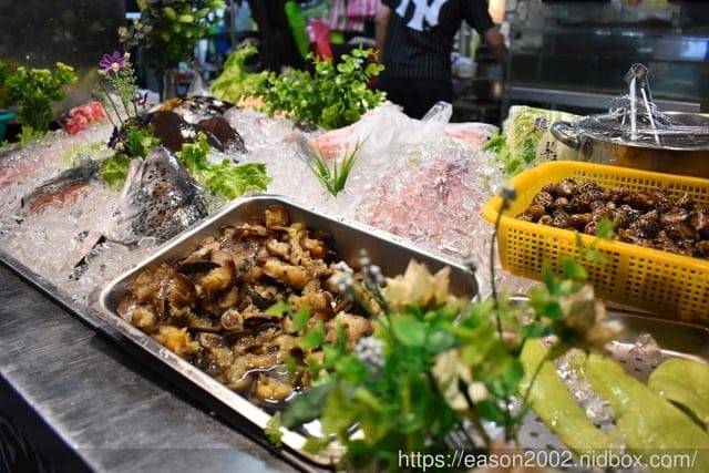 信義安和海鮮熱炒烤物。噗嚨哄海鮮熱炒。運用創意巧思將食材口味變得豐富有層次，誰說熱炒店怎麼點都是那幾道菜？